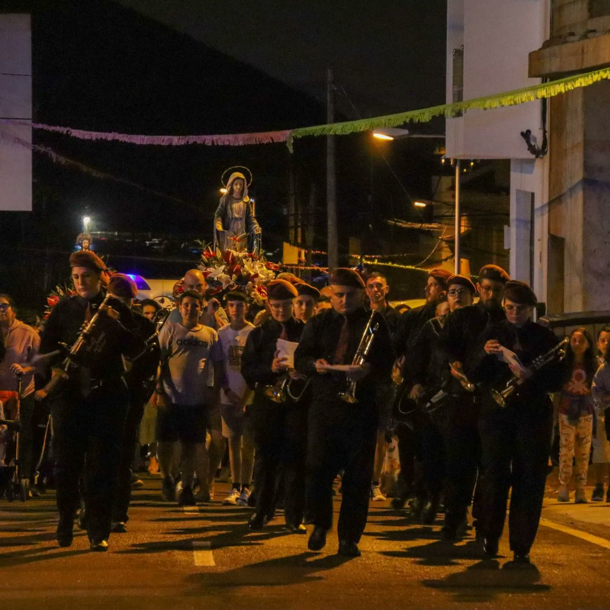 JMirandaPSOE's tweet photo. Esta semana #Atogo y #ElDesierto celebraron sus fiestas. Pequeñas, modestas, pero en ellas se vuelca todo el sentimiento y el orgullo de sus vecinas y vecinos.
Para mí siempre es un placer acompañarles, charlar y caminar por sus calles.
#JenniferMiranda https://t.co/6GIKJAdynj