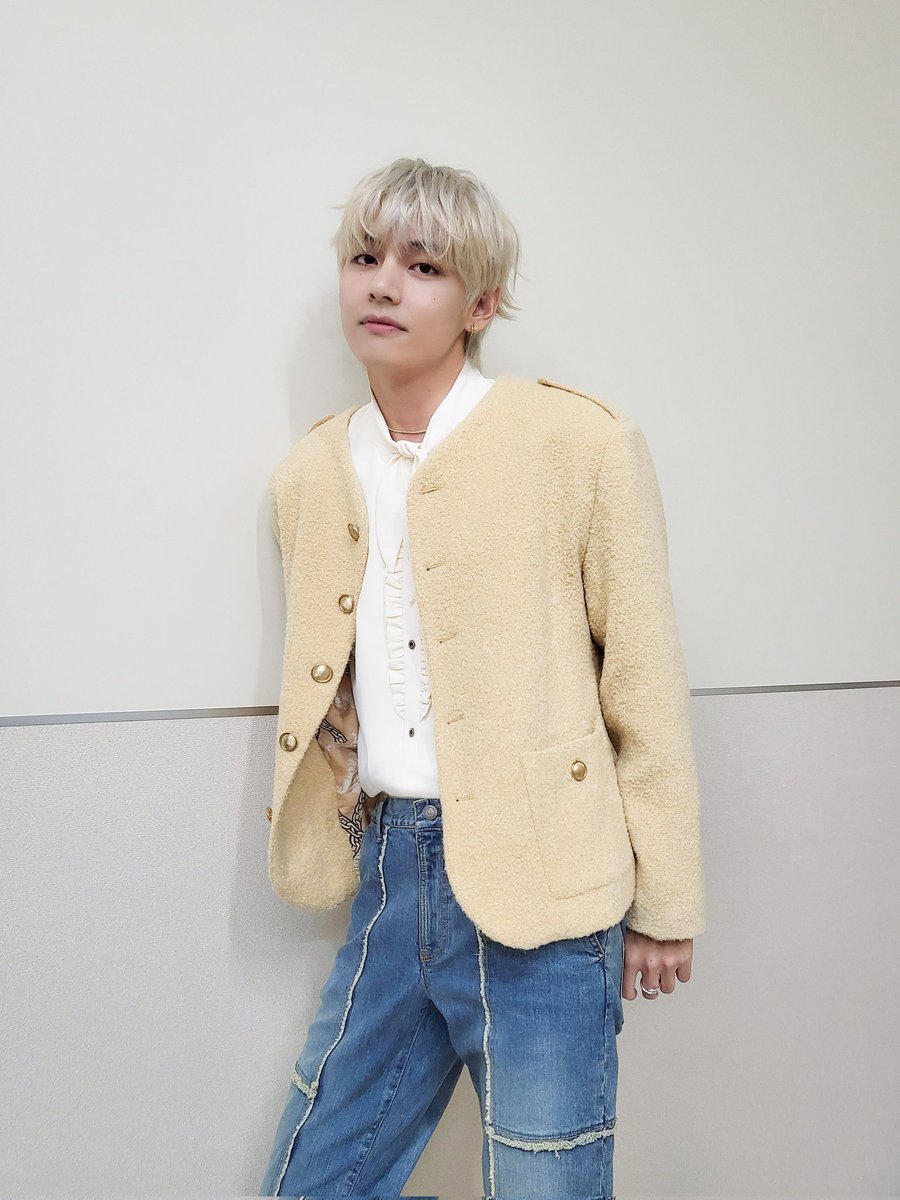 BTS_twt_VTaeH's tweet photo. I miss you💜

#V #뷔 #BTS #방탄소년단 #V_Layover https://t.co/iMjIqJEvwV