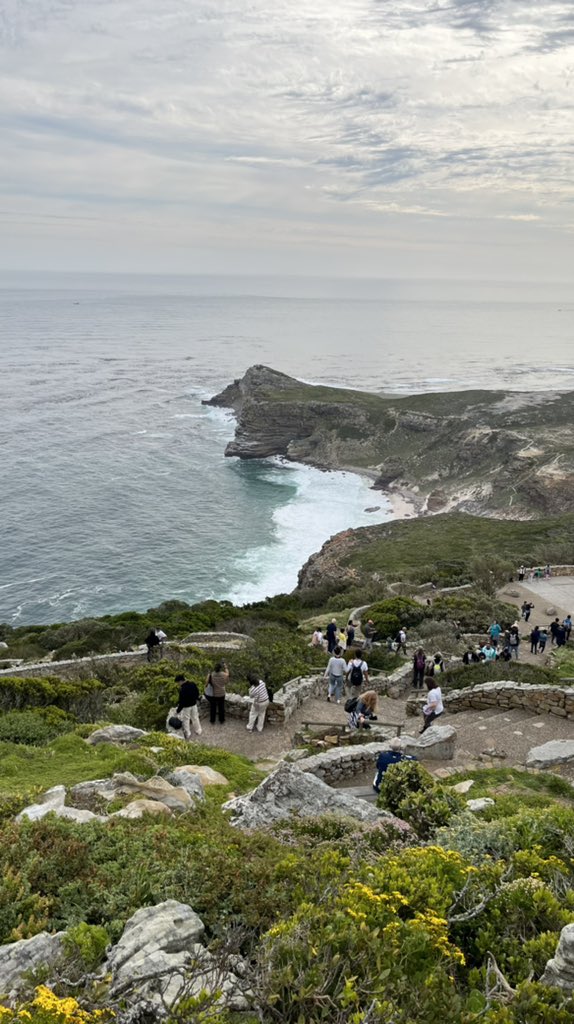 stanastro1602's tweet photo. Cape of Good Hope with the girls! Absolutely breathe taking!!❤️💛 Happy Birthday #LUA!! 🎂 @WekiMeki 

#위키미키 #WEKIMEKI #LUA #루아 #HAPPYLUADAY #CapeTown https://t.co/fJ5qLARzSO