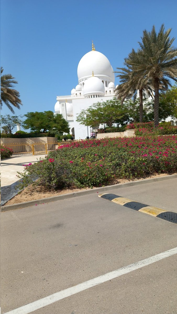 hubby_ryn's tweet photo. Dapat la salam dgn PMX DS @anwaribrahim  hari ni. Last person pulak tu. Terpegun kejap... 06/10/2023 sheikh Zayed Grand Mosque. #pmPertamaAkuSalam https://t.co/ZoKcZdVW0a
