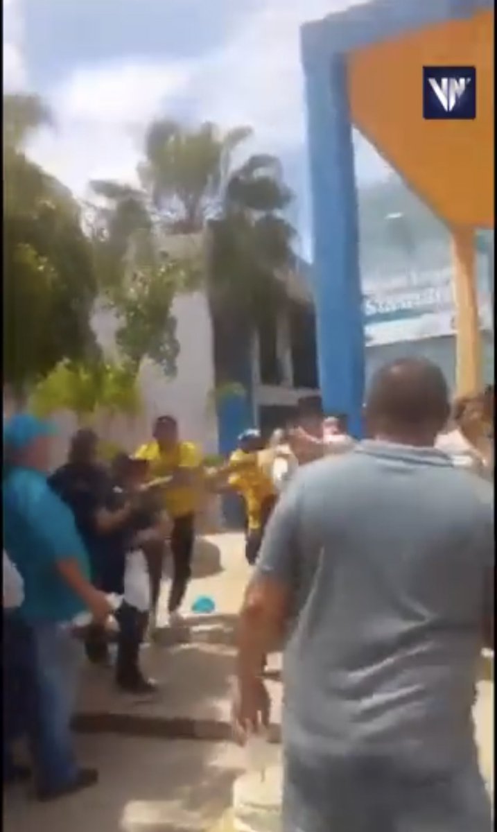 ¡A PUÑOS HASTA EL FINAL!

Militantes de Vente Venezuela se enfrentaron en un duelo de puños contra aliados de Primero Justicia.

A menos de 15 días para las primarias, nada pinta bien.