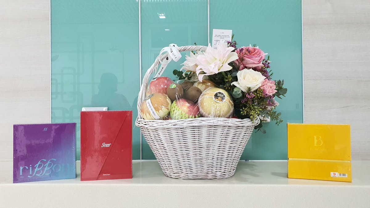 chatthirat_'s tweet image. ทางครอบครัวขอขอบคุณ คุณ @BamBam1A สำหรับกำลังใจที่ส่งมาให้คุณหนิง คุณแม่ได้อ่านให้คุณหนิงฟังแล้วอย่างครบถ้วนตามที่คุณแบมแบมตั้งใจ เชื่อว่าคุณหนิงจะดีขึ้นในเร็ววันค่ะ 🐍💚
และขอบคุณครอบครัวคุณแบมแบมรวมถึง @ABYSS_COMPANY @ime_th ที่ประสานงานให้ด้วยค่ะ

#BAMBAM
#iMeThailand 
#IGOT7