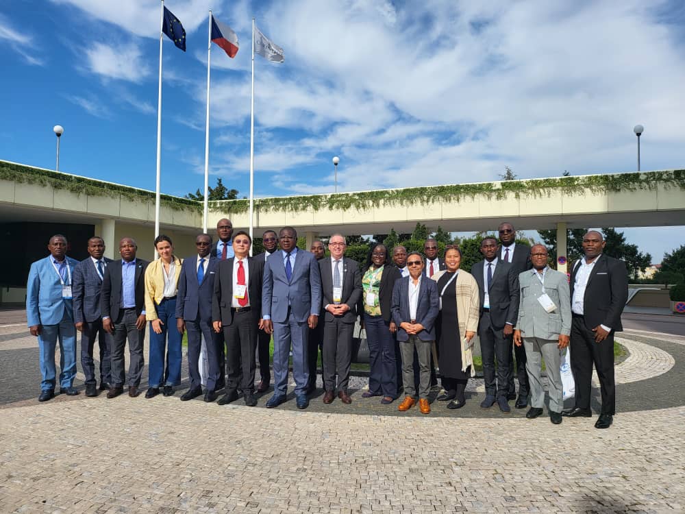 Gouvciofficiel's tweet photo. #Société | 27e Congrès mondial de la route : le ministre Amédé Kouakou accorde une audience à l’entreprise Unido

Abidjan, le 06 octobre 2023 - En marge du 27e congrès mondial de la route, le ministre de l’Équipement et de l’Entretien routier, Amédé Kouakou, a accordé une audience à l'entreprise Unido le mardi 03 octobre 2023. 

Composée d’une délégation de cinq membres dont son directeur général M. Nichido, l’entreprise Unido souhaite accompagner la Côte d’Ivoire dans le développement de ses infrastructures routières. Pour Unido, la Côte d’Ivoire est un pays phare parmi les 138 pays où elle exerce.

En savoir plus ➡ https://t.co/AA8KzLZ662

#CICG #GouvCI