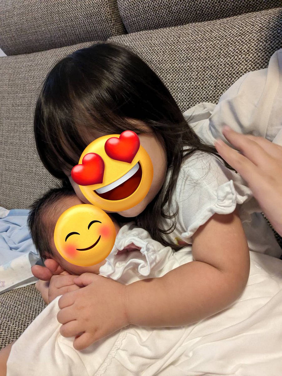 syari_pan's tweet photo. 家族が増えました〜🎉🥳
今度は男の子！
2歳の娘が一緒にお世話しようとしてきたり、ナデナデして可愛がってるのめっっっちゃ可愛いんだけど〜❤️ https://t.co/Y8zFVJ7d5M