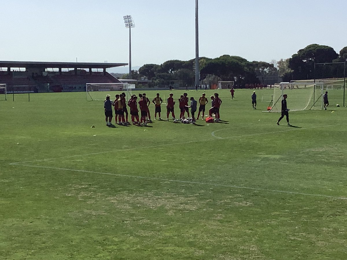 SJLcoach's tweet photo. Incredible 5 days @ScottishFA @slbenfica_en Invaluable learning tools in my coach development from all aspects of trip. Special thanks @ritchiewils @grpat @PaulCowie10 @mackintosh_neil for guidance &amp; advice. Onto reflect, apply &amp; keep thinking forward #ScottishFACoachEd #Football https://t.co/ITKZfhsZgd