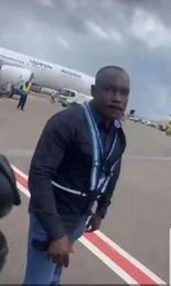 FrobisherHudson's tweet photo. #VisitUganda #AkabanuGroup In Uganda headed by @KagutaMuseveni , @PoliceUg Is this escorting President @HEBobiwine or Kidnapping Him?? https://t.co/6NohYeDJYK