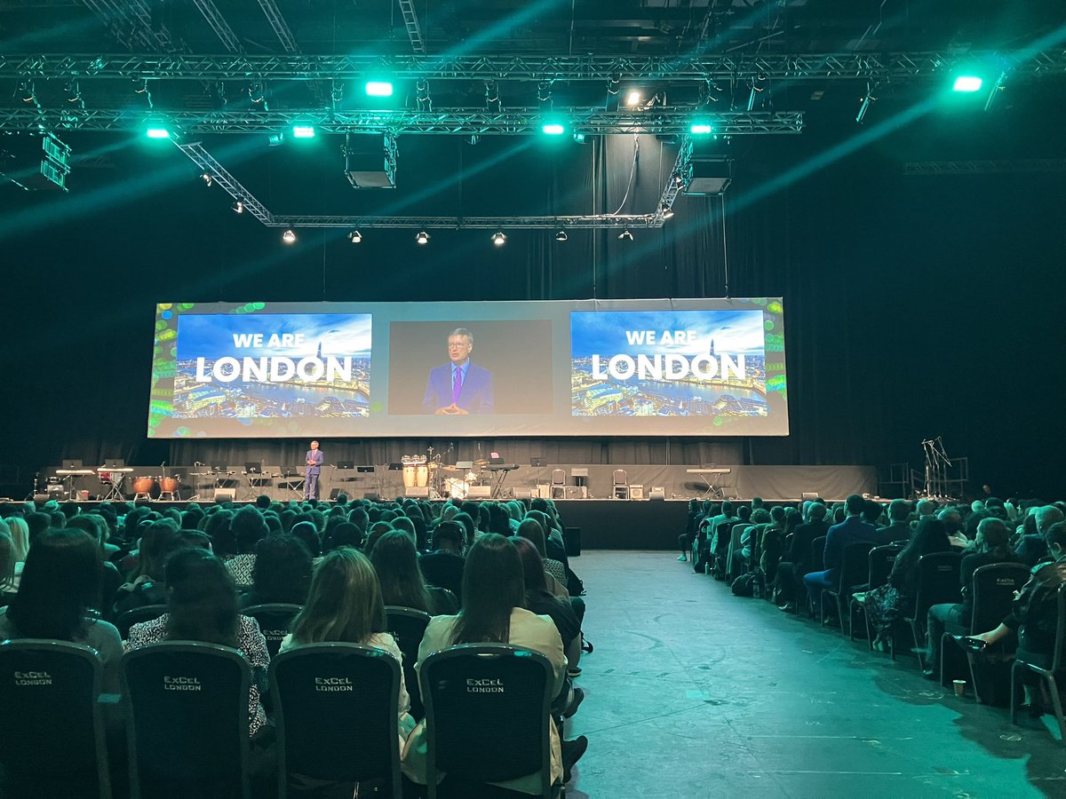 Harris_JAC's tweet photo. All @HarrisFed staff training together at @EXCEL #hftogether Over 4,400 staff celebrating the success’ of our children! https://t.co/rz3tmnDBfr