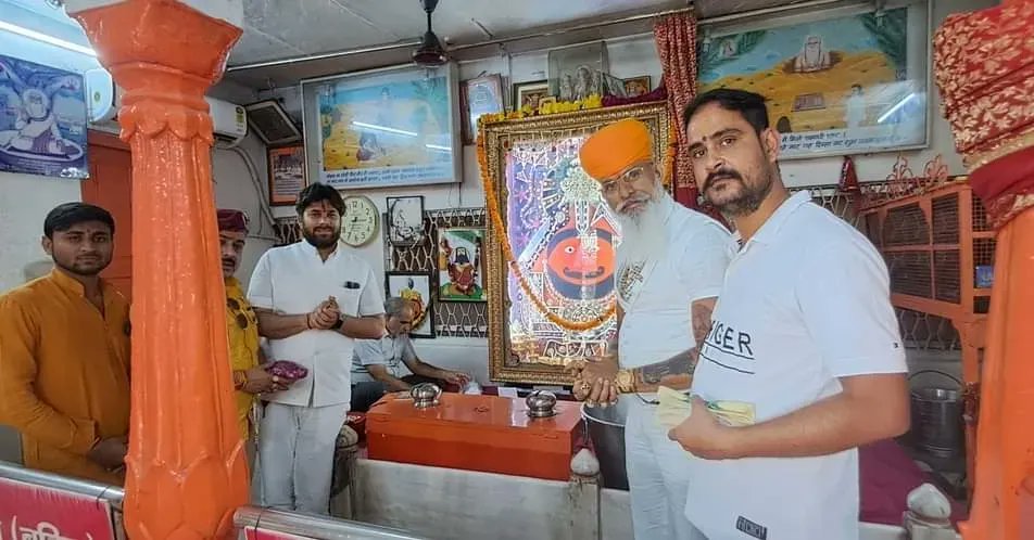 ugcrollbackind's tweet photo. जय श्री सालासर बालाज���
    सालासर बालाजी मंदिर जाकर बालाजी भगवान का आशिर्वाद प्राप्त किया व प्रार्थना 8 अक्टूबर 2023 को जयपुर कार्यक्रम के सफलता का आशिर्वाद माँगा।  

#salasarbalaji #hanuman #balaji #jayshreeram https://t.co/liliO02zHv