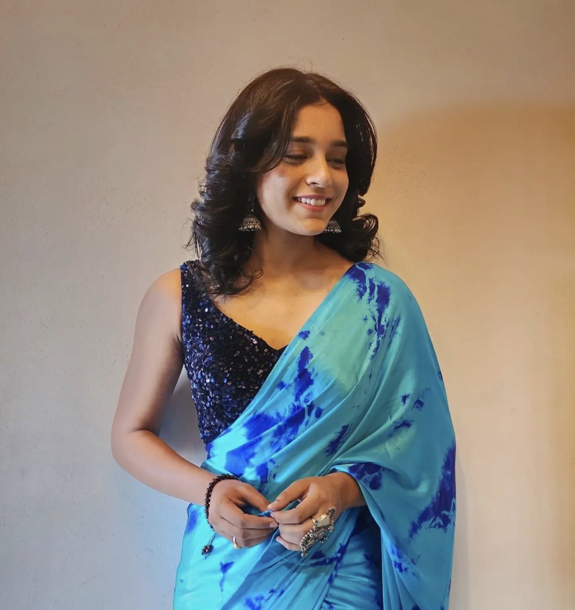 ShikhaSarodey's tweet photo. Its 𝙒𝙤𝙧𝙡𝙙 𝙎𝙢𝙞𝙡𝙚 𝘿𝙖𝙮 today…😍

Quote this with your favourite Smiley pictures of Sumbul 😉

#SumbulTouqeerKhan https://t.co/a9aHOfo7py