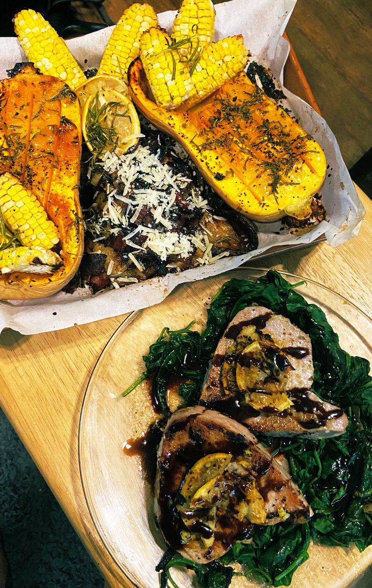 PapasKitchencks's tweet image. Lemon pepper seared tuna w/balsamic glaze, potatoes&amp;amp;onions with  a butternut squash centered veggie side. #tuna #ahituna #butternut #Squash
