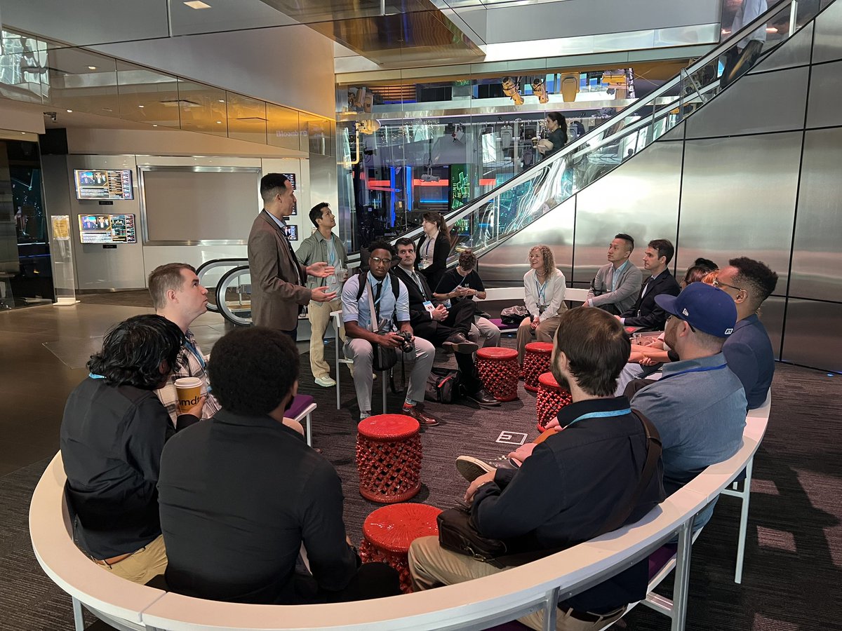 A true honor and a privilege to welcome a group from @MVJNetwork to Bloomberg HQ yesterday for a tour, panel discussion and networking event. Great group of working and aspiring journalists with something special to offer the newsroom. And a true full circle moment for me.