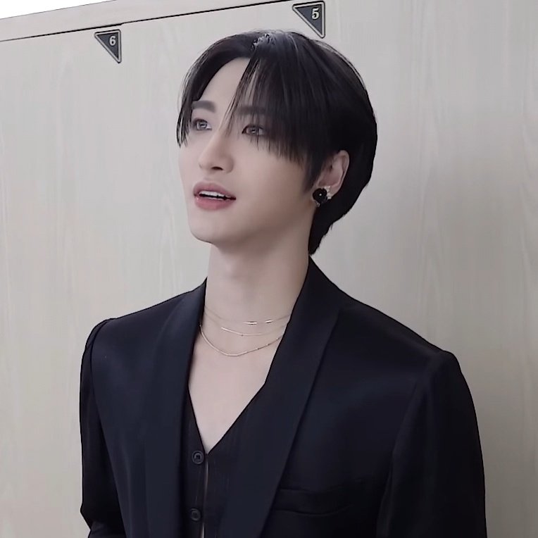 pseonghwapics's tweet photo. he's so fine 🫠 https://t.co/ADJWbarRDm