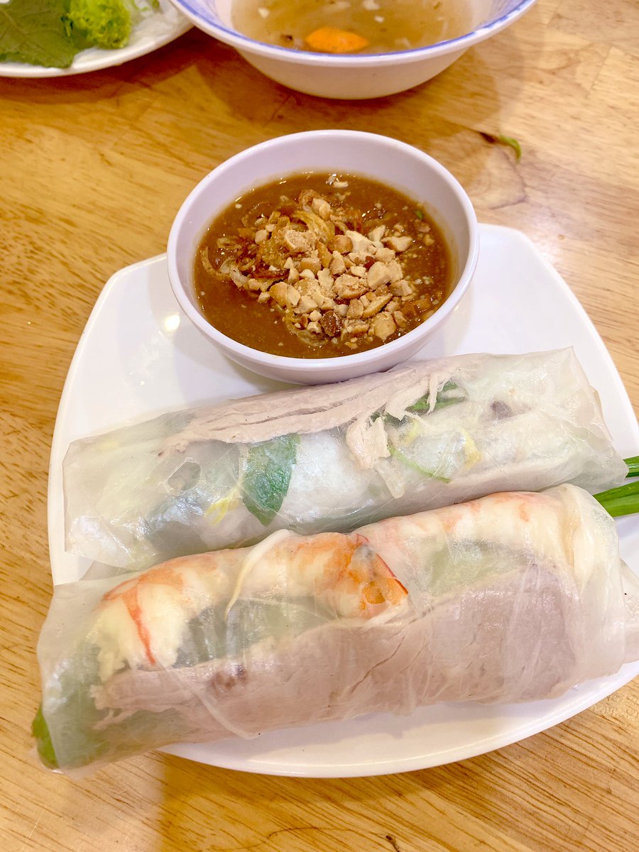 MiMi18699's tweet photo. このお店のブンチャーとGỏi cuốn tôm  thịt は味がとっても美味しい〜😋 https://t.co/zGJR8qhAUU