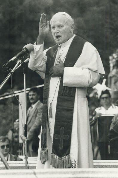 coworkeroftruth's tweet photo. “Pressure for homosexual relationships to be recognsied as a different form of family, which are also entitled to the right to adopt”, is “a violation of God’s law” and an “ideology of evil…seeking to use human rights against humanity and the family”.—Pope John Paul II https://t.co/VK5FNGx51f