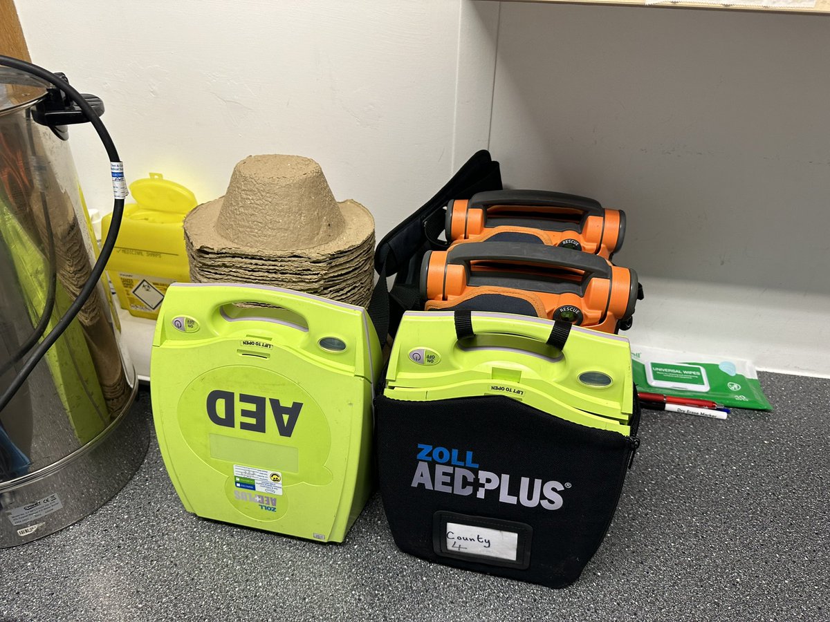 SJACWestGlam's tweet image. Thank you to @williamsmedical for coming to the #HelpPoint in Swansea to ensure our electrical equipment is safe, and all our medical equipment is tested and calibrated ready for use on duty providing #MedicalCover