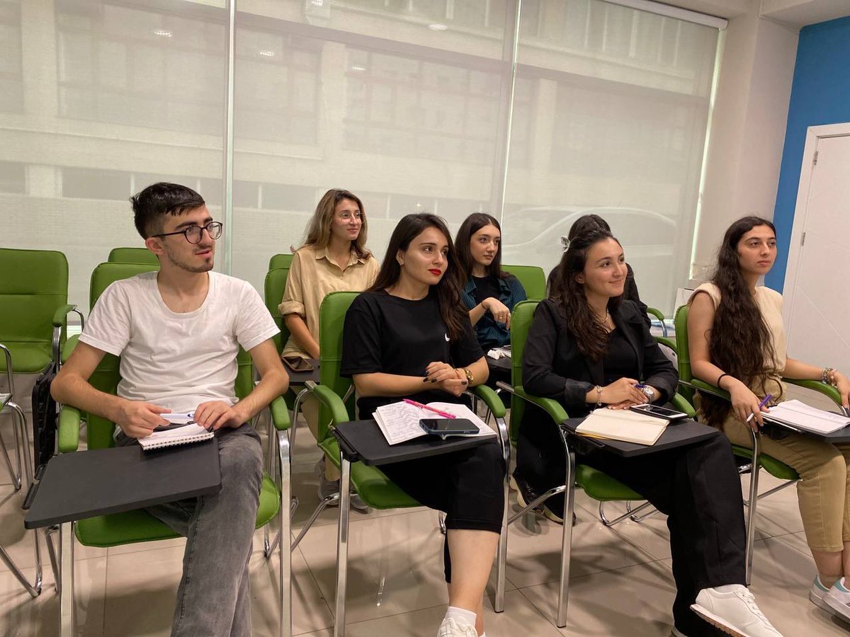 MigvolunteerAze's tweet photo. “Miqrasiya Könüllüsü” İctimai Birliyinin təşkilatçılığı “SMM Class” layihəsinin növbəti təlimi Rəqəmsal Marketing mütəxəssisi Elçin Poyliyev tərəfindən həyata keçirilib! 🤩  

#MiqrasiyaKönüllüsü #SənFərqlisən #MKİB #SMMClass #SMM #PR #media https://t.co/PvSS0MyOOk