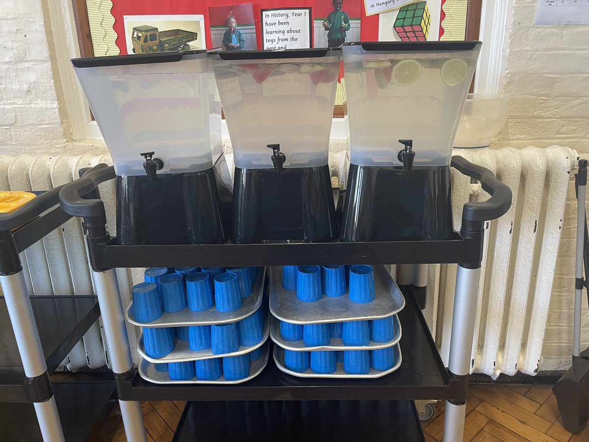 KenmontPrimary's tweet photo. We’ve been working extra hard at kenmont to encourage our pupils to select fruit and veg with every lunch. Look how amazing our salad bar looks and our refreshing flavoured water. https://t.co/6GfJZCs9i2