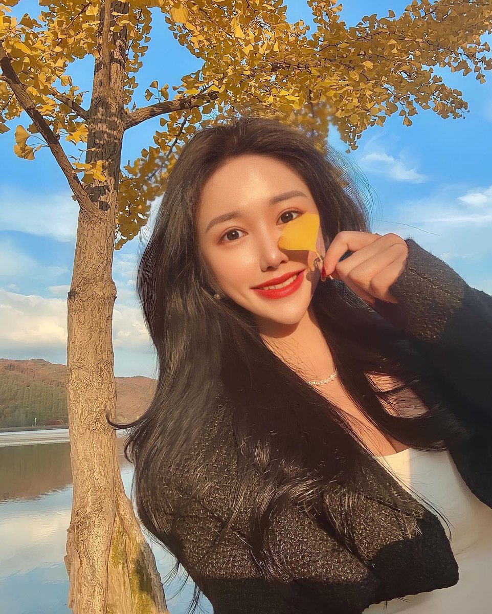 MM52051's tweet photo. 抓住落叶就等于抓到了秋天❤️
#天津交友
#天津同城 https://t.co/6BY0TPDqU8