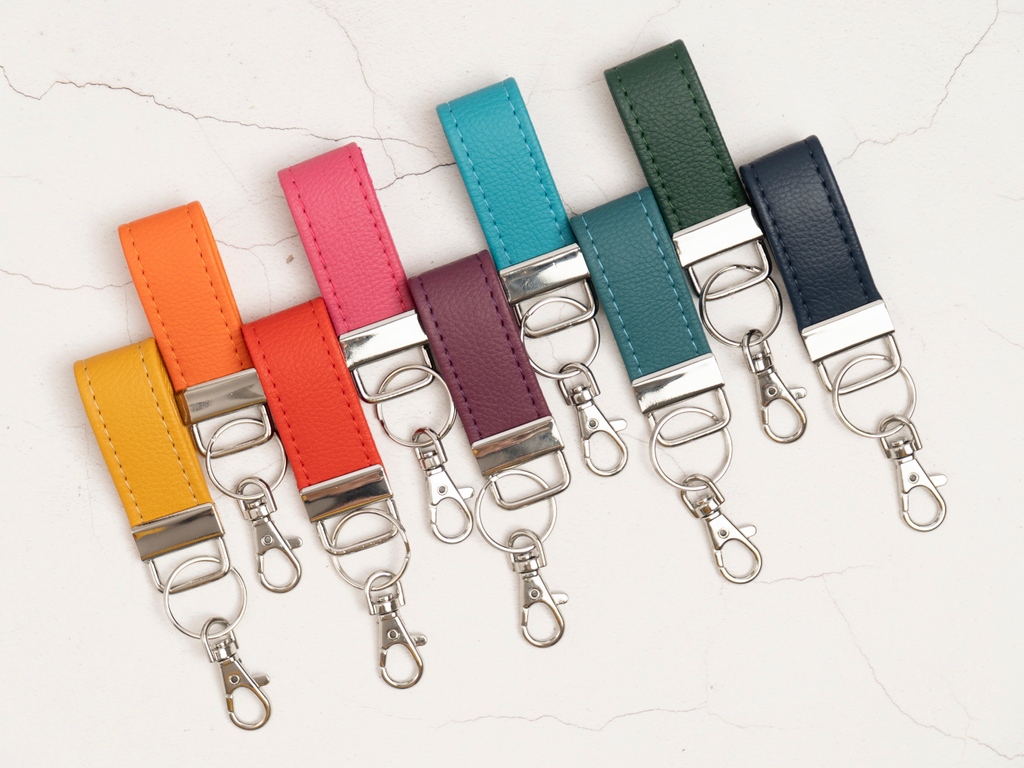 PuntoBelle's tweet photo. Introducing my new mini fobs! A shorter version of my popular wristlets. These fobs make your keys much easier to find at the bottom of your bag and double up as a key hanger.

https://t.co/TFv9cZzSdd

#etsyseller #etsyshop #etsysale #etsyfinds https://t.co/DQta8BlCJS