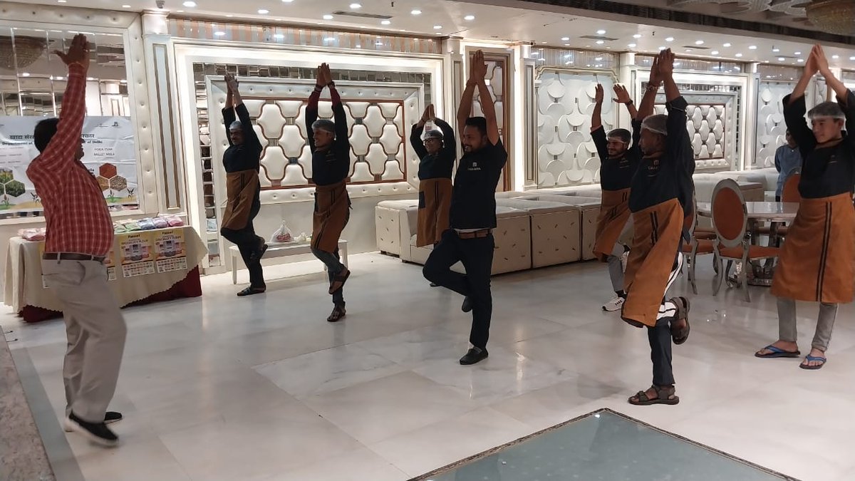 ERC_SOUTHWEST's tweet photo. Department of Food Safety South West district organized Eat Right Millet Mela cum Yoga session in Janakpuri area on 06.10.2023. Revive your health with goodness of Millets. https://t.co/sUqMw4fE4h