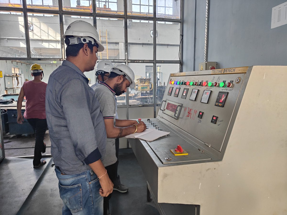 jeworkshopltp's tweet photo. अधिशासी अभियंता विद्युत परीक्षण खण्ड ललितपुर द्वारा विद्युत कार्यशाला केंद्र ललितपुर का निरीक्षण कर परिवर्तकों की सैंपल टेस्टिंग करते हुए अपने समझ गुणवत्ता की जांच कराई गई। @aksharmaBharat @dvvnlhq @dvvnllalitpur2 @MDDVVNL @Rakeshsbly @UPPCLLKO @AeGoyal https://t.co/0DJASa8dT0