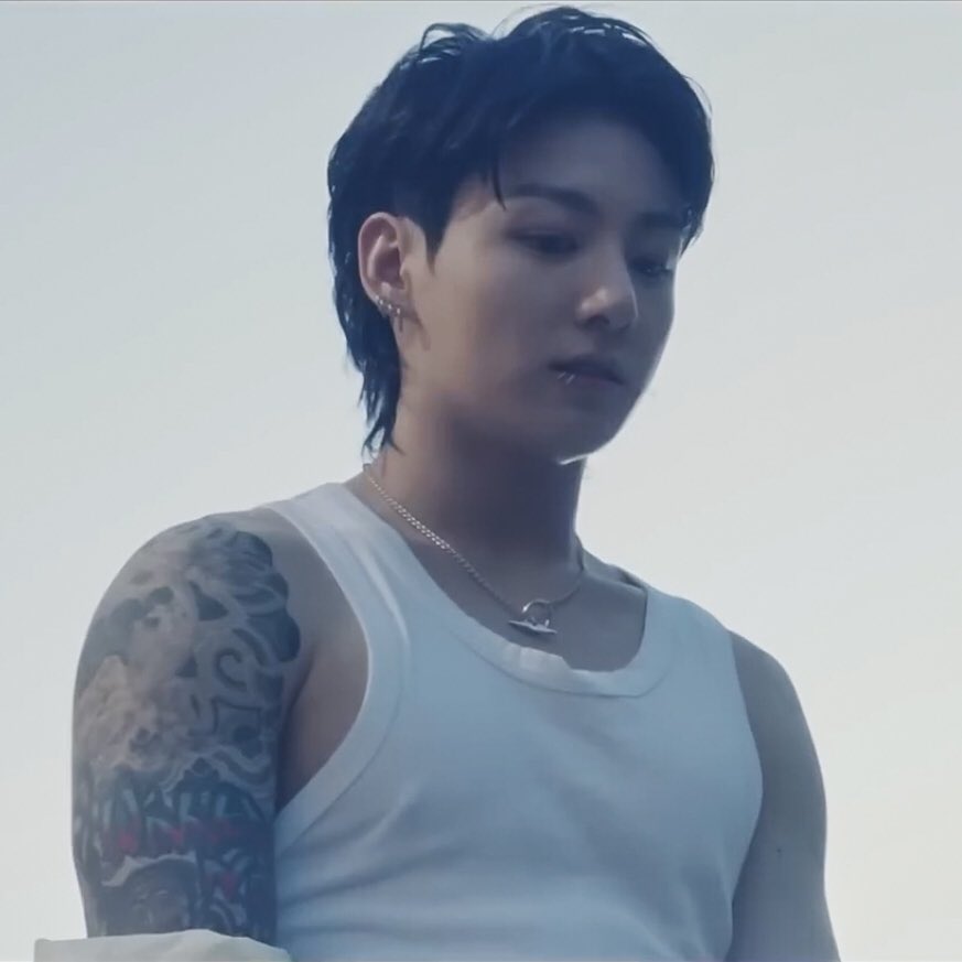 archivekukk's tweet photo. JUNGKOOK?!???? https://t.co/qpLDAuTDsV