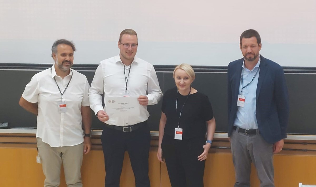 fzj_iek's tweet image. PhD student Matthias Weiling from #IEK_12 @fz_juelich won the poster prize of @Swiss_Batt_Days 2023. Congratulations! 🥳🔋

Read more: fz-juelich.de/en/iek/iek-12/…

#Energy #BatteryResearch