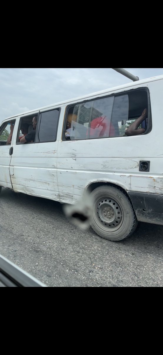 Busayo36442269's tweet photo. Electric Bus spotted in Lagos. https://t.co/xPNXDHEMiG