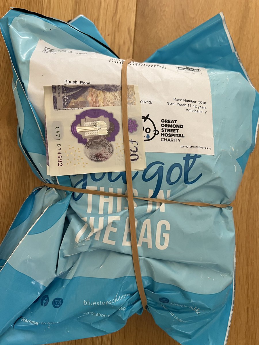 What a wonderful gesture ! From <a href="/RoyalMail/">Royal Mail</a> postman 🙌🏼 thank you for kind contribution #humanity 
<a href="/GOSHCharity/">Great Ormond Street Hospital Charity</a> see you tomorrow #RacefortheKids fundraise.gosh.org/fundraisers/kh…