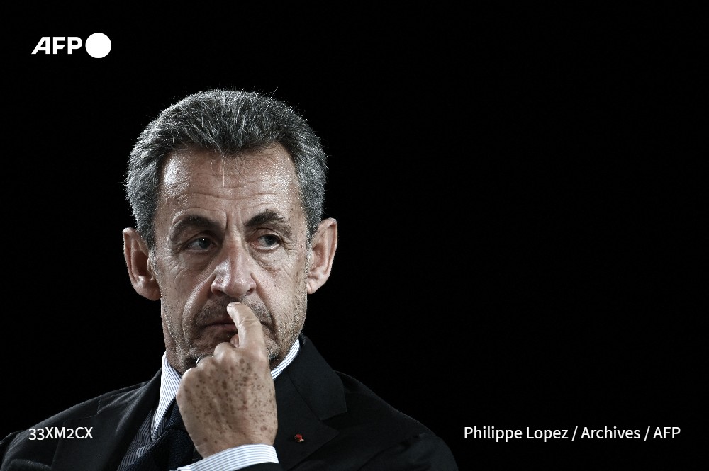 Nicolas Sarkozy doublement mis en examen dans l'enquête sur des manœuvres frauduleuses pour le disculper des soupçons de financement libyen de sa campagne présidentielle de 2007, a appris l'AFP de source judiciaire #AFP