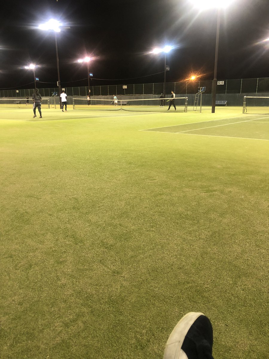 JyoParceiro's tweet photo. ナイターテニス中😵最新テニスばかりしてる🎾
パルを心配しながら😭 https://t.co/BX0fAr709o
