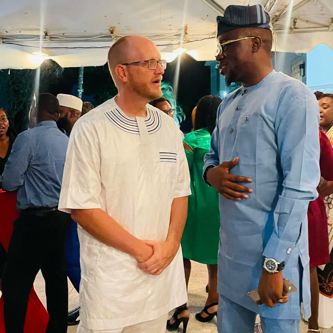 I met US Consul General in Lagos, @WBStevens yesterday. I love his reaction and affection when I introduced myself as a journalist. He immediately introduced me to his media team. He is of refined character and a brilliant Diplomat.
#yali2023 #mandelafellow #media #journalism