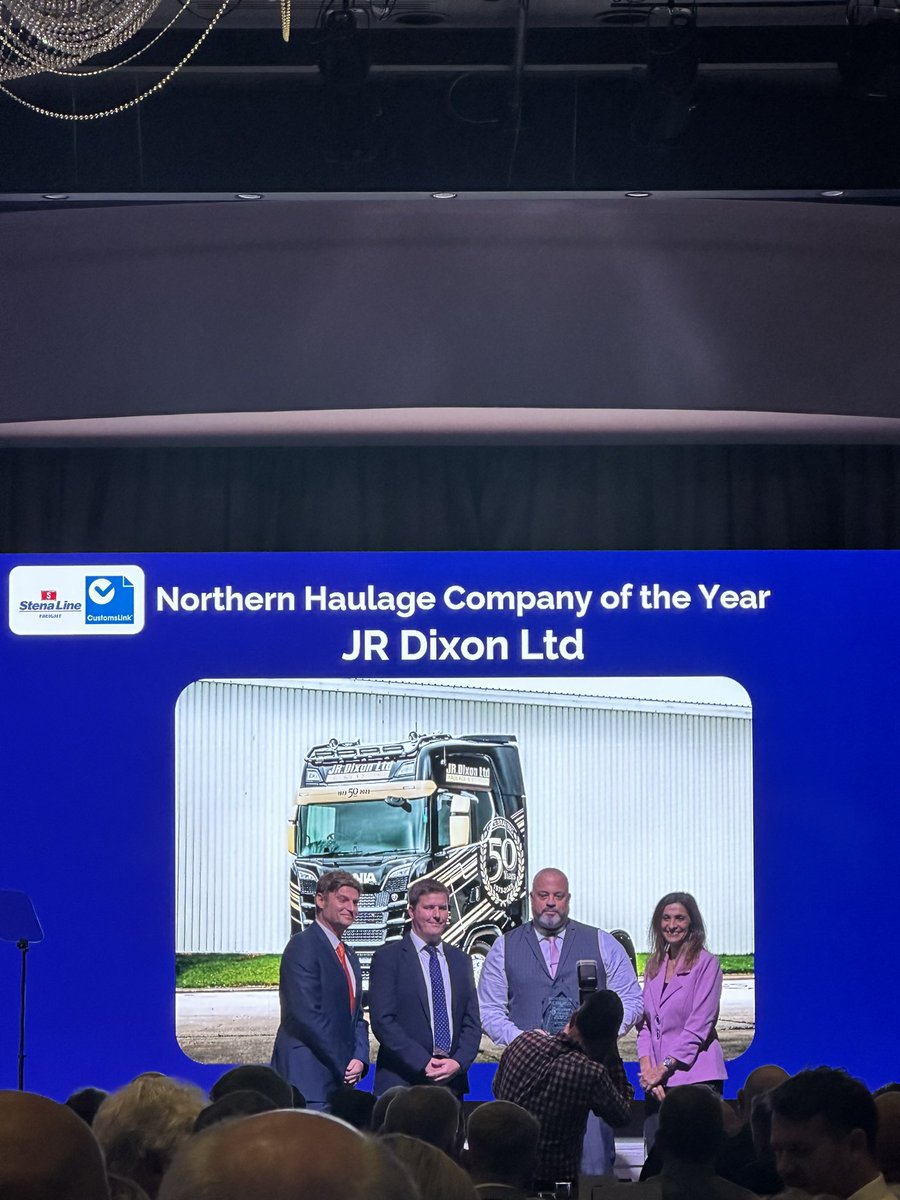 Well deserved <a href="/JRDixonltd/">J R Dixon ltd</a>, well done 👏🏻  #transportneesrewards  #nothernhaulieroftheyear