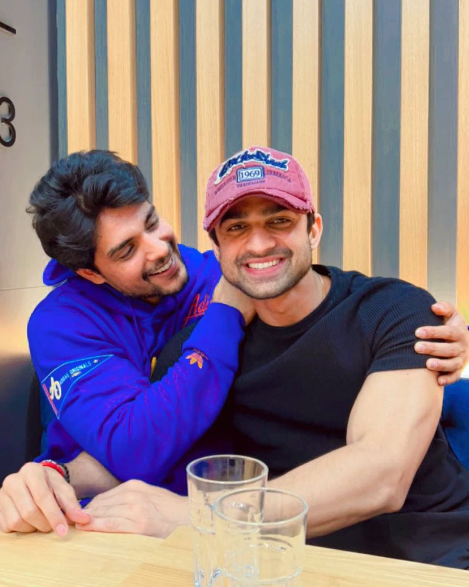 We can feel the warmth 🫶🏻🔥 in this picture as rumoured BB17 contestant <a href="/Aebyborntoshine/">Aeby Born To Shine</a> shares bromance with BB16 contestant <a href="/ankit_gupta611/">Ankit</a> ✨🤩

#BB17 #AnkitGupta #AbhishekKumar #BrotherhoodBond #Bromance
