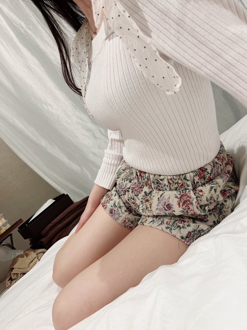 お気に入りのニットが着れる季節🥰 https://t.co/yBGKRgVqHV