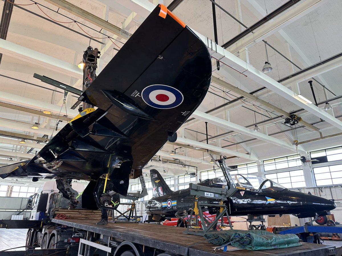 JetArtAviation's tweet image. This week we have been giving our friends at the South Yorkshire Aircraft museum a hand moving a former @RoyalAirForce Hawk! 

1/3
#Hawk #BAeHawk #SYAM #Preservation