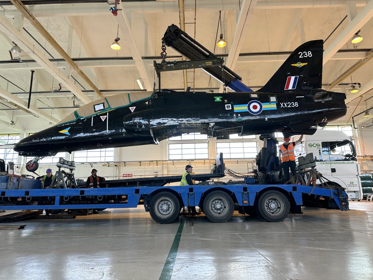 JetArtAviation's tweet image. This week we have been giving our friends at the South Yorkshire Aircraft museum a hand moving a former @RoyalAirForce Hawk! 

1/3
#Hawk #BAeHawk #SYAM #Preservation