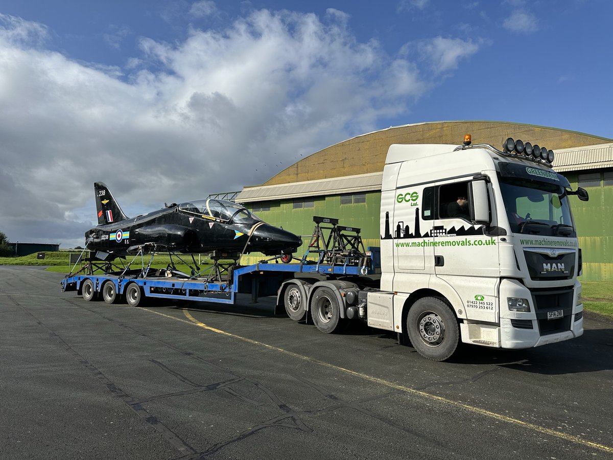 JetArtAviation's tweet image. This week we have been giving our friends at the South Yorkshire Aircraft museum a hand moving a former @RoyalAirForce Hawk! 

1/3
#Hawk #BAeHawk #SYAM #Preservation