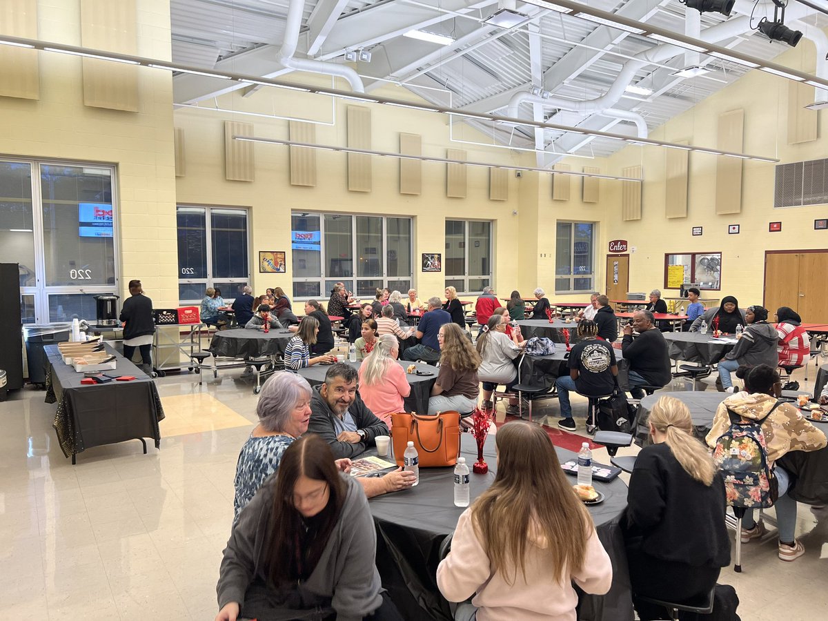 RusselltrTroy's tweet photo. @EarlyCollege_AP 

Thank you to all the grandparents and other special adults who came to school this morning to celebrate Grandparents Day. @CCS_District #GoPups https://t.co/RItVLuUFxb