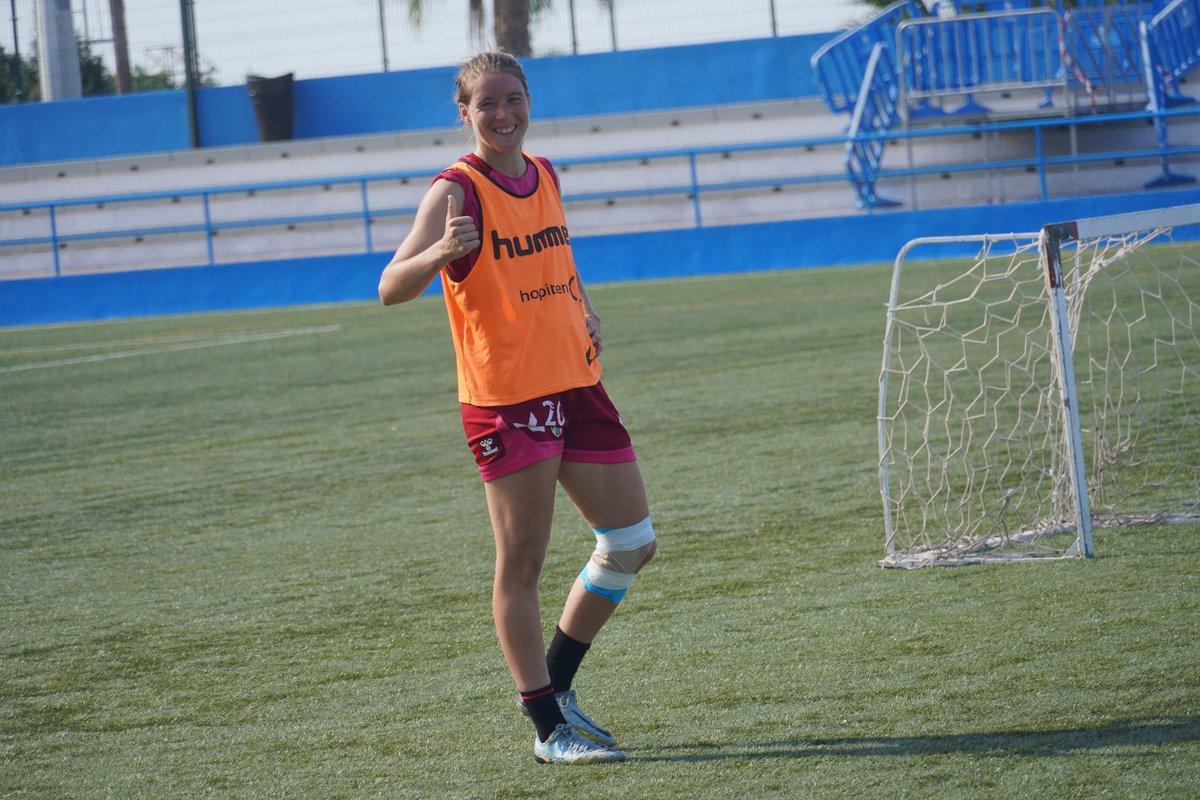 💙🤍 ¡Mira quién ya toca balón! 🙌😍

#UDGTenerife #ContigoVamosAPorMás
