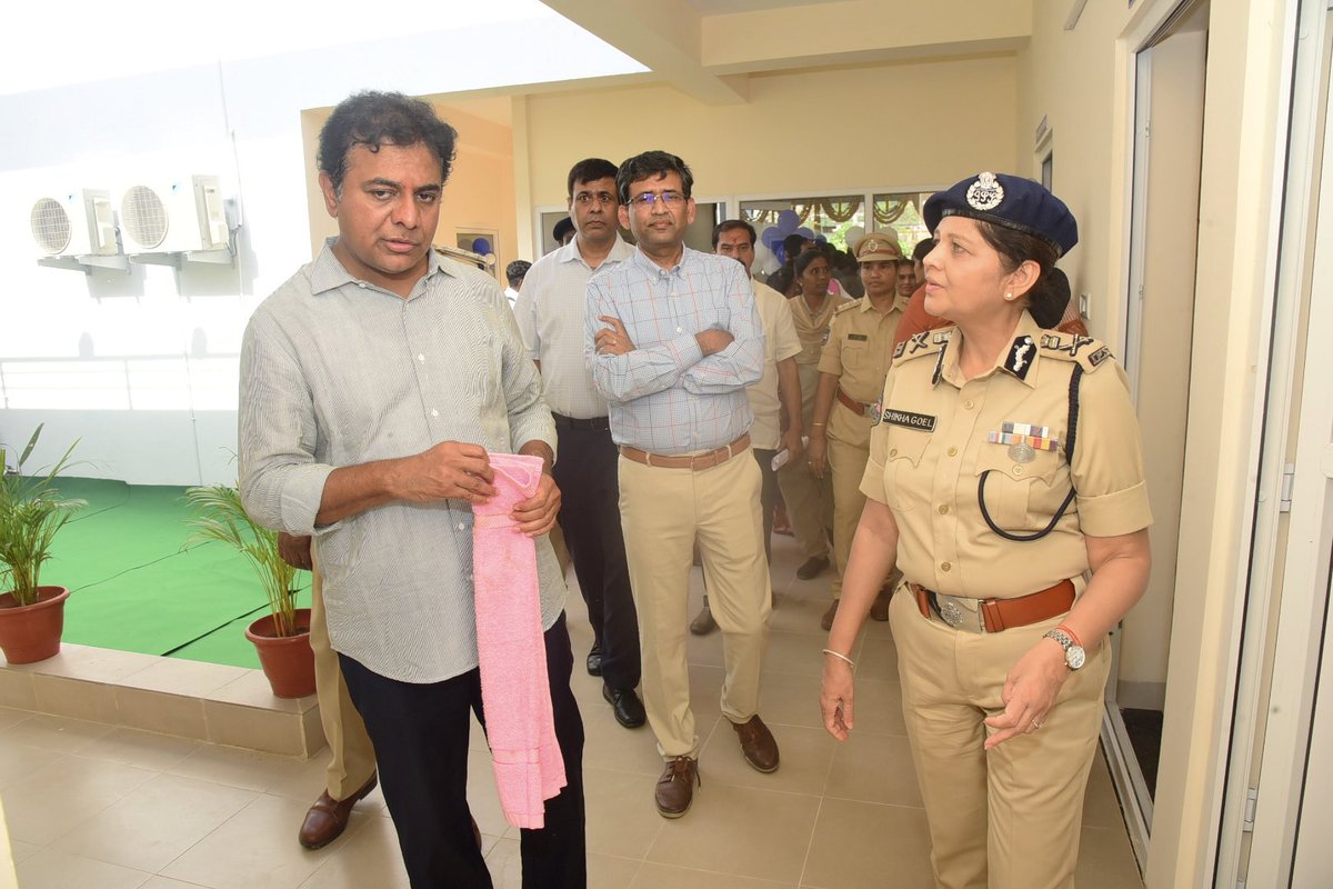 tg_womensafety's tweet photo. #Warangal now has a new state of the art #BharosaSupportCenter.

Inaugurated by @KTRBRS, @EDRBRS
&amp; @Satyavathi_BRS in the presence of @Shikhagoel_IPS &amp; A.V. Ranganath, IPS @cpwarangal. 

#Bharosa works to provide holistic care &amp; support to #Women &amp; #children in distress. https://t.co/jNJLq0Qo48