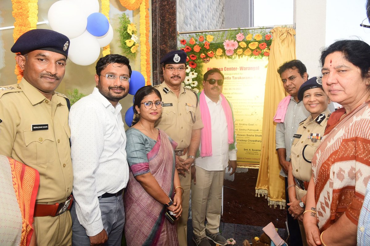 tg_womensafety's tweet photo. #Warangal now has a new state of the art #BharosaSupportCenter.

Inaugurated by @KTRBRS, @EDRBRS
&amp; @Satyavathi_BRS in the presence of @Shikhagoel_IPS &amp; A.V. Ranganath, IPS @cpwarangal. 

#Bharosa works to provide holistic care &amp; support to #Women &amp; #children in distress. https://t.co/jNJLq0Qo48