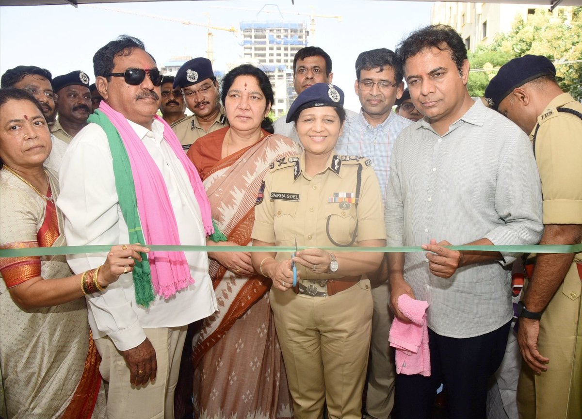 tg_womensafety's tweet photo. #Warangal now has a new state of the art #BharosaSupportCenter.

Inaugurated by @KTRBRS, @EDRBRS
&amp; @Satyavathi_BRS in the presence of @Shikhagoel_IPS &amp; A.V. Ranganath, IPS @cpwarangal. 

#Bharosa works to provide holistic care &amp; support to #Women &amp; #children in distress. https://t.co/jNJLq0Qo48
