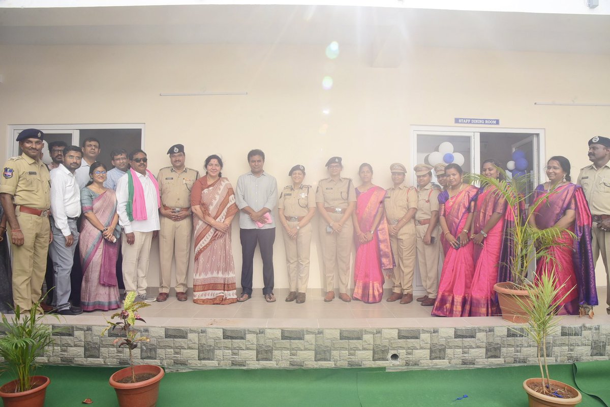 tg_womensafety's tweet photo. #Warangal now has a new state of the art #BharosaSupportCenter.

Inaugurated by @KTRBRS, @EDRBRS
&amp; @Satyavathi_BRS in the presence of @Shikhagoel_IPS &amp; A.V. Ranganath, IPS @cpwarangal. 

#Bharosa works to provide holistic care &amp; support to #Women &amp; #children in distress. https://t.co/jNJLq0Qo48