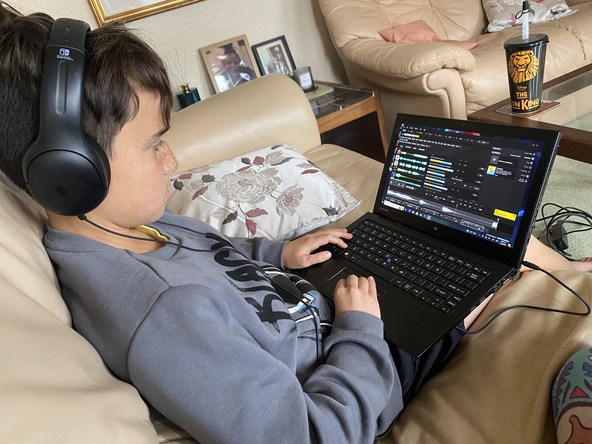 Teaching my nephew to make beats today with ⁦<a href="/Loopmasters/">Loopcloud</a>⁩ Loopcloud he’s a natural 😍😍😍