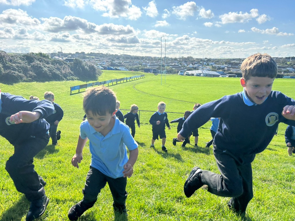 NewquayPrimary's tweet photo. What better way to finish off the week than burning off that energy and running in the sunshine! ☀️

Great week Tamar class! https://t.co/rffOHlVOBO