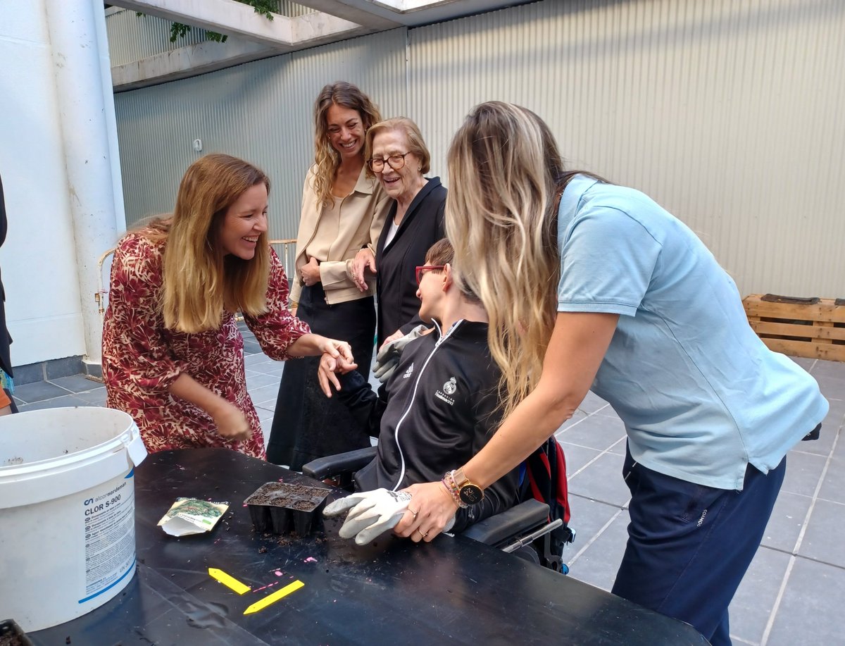 Ana Davila tweet media