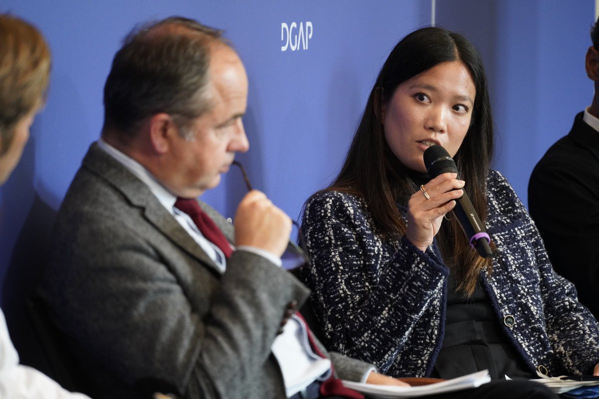 dgapev's tweet image. Panelist @onethuthree @DelorsBerlin states: “In the report, we offer proposals for treaty changes, as well as alternatives that don&apos;t necessitate them. For Article 7, we aim to depoliticize it &amp;amp; restore its functionality.” #EUReform /5