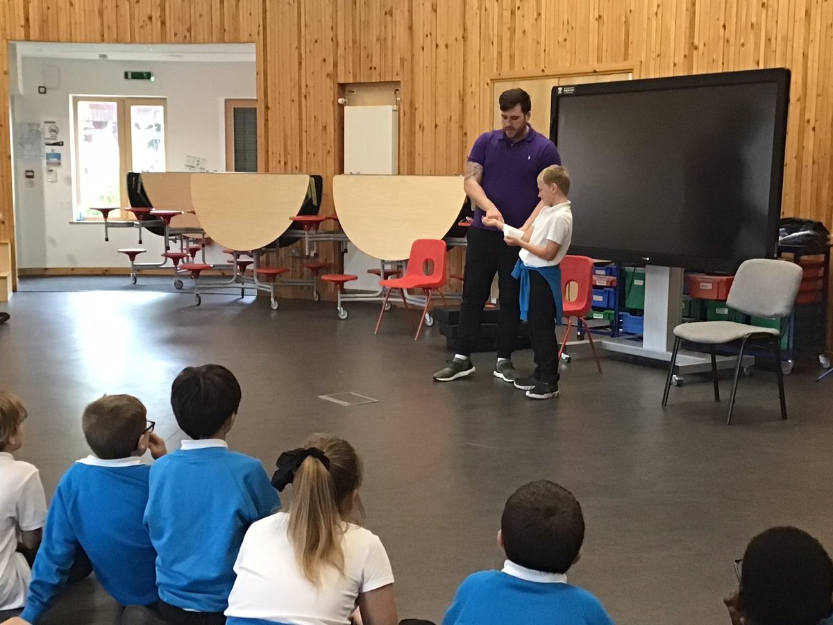 BPortPrimary's tweet photo. Year 5 and 6 have learnt so much about life saving and first aid skills. #healthyconfidentcitizens https://t.co/ktqauKxh5N