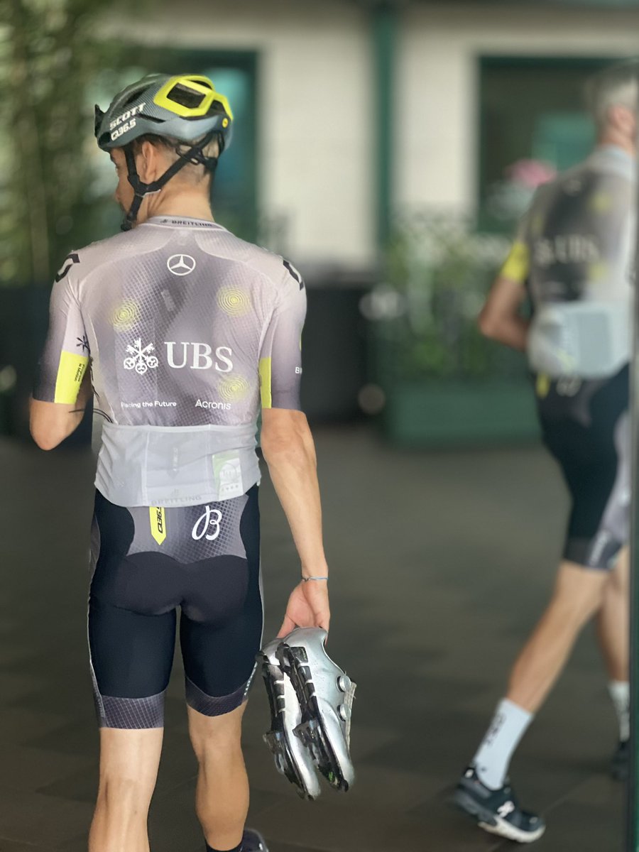 Pinarello Q36.5 Pro Cycling Team tweet media